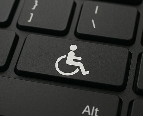 Bild einer Tastatur, auf deren Taste ein Rollstuhlsymbol zu sehen ist.